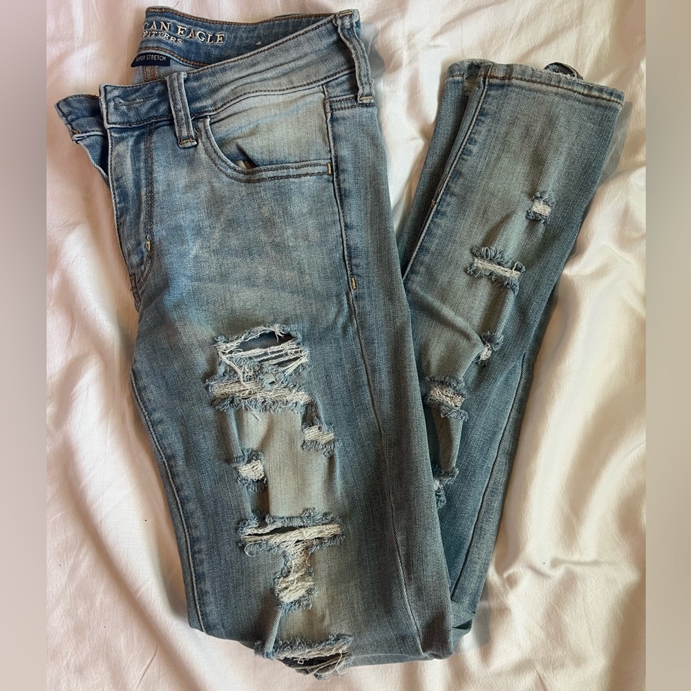 AMERICAN EAGLE JEANS